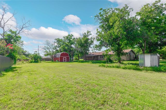 308 E 1st Street, Cross Plains, TX 76443