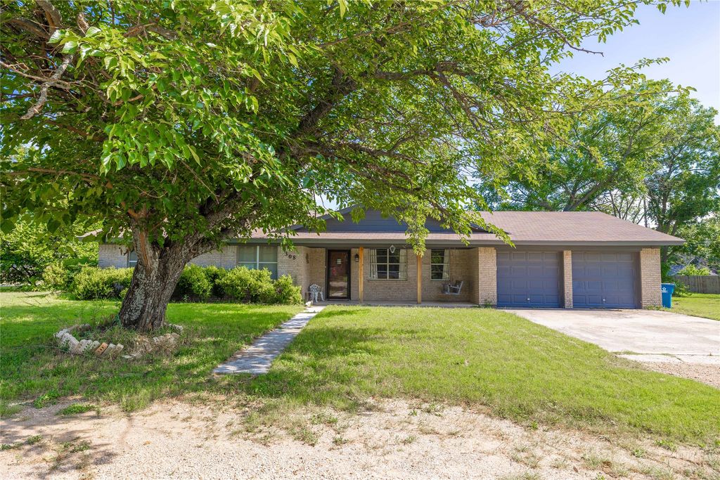 308 E 1st Street, Cross Plains, TX 76443
