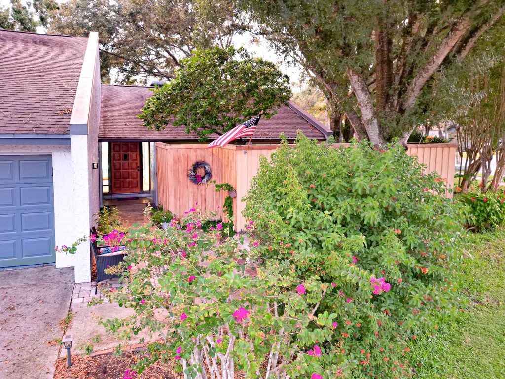 Image 2 of property listing at 4438 SUMMER OAK DRIVE, Tampa, FL 33618