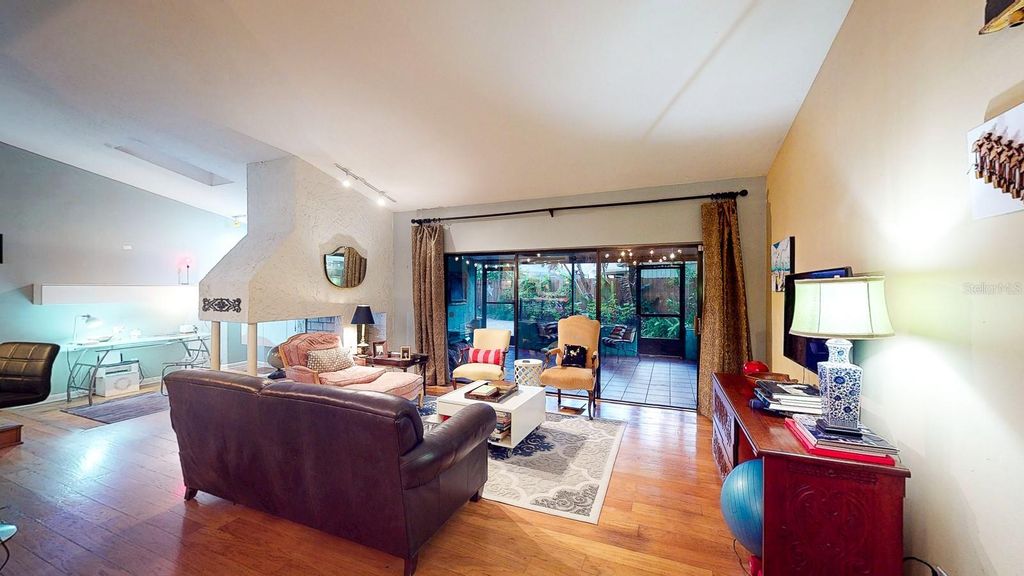 Image 11 of property listing at 4438 SUMMER OAK DRIVE, Tampa, FL 33618