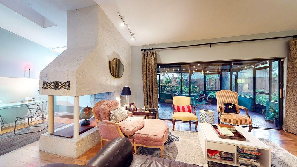 Image 13 of property listing at 4438 SUMMER OAK DRIVE, Tampa, FL 33618