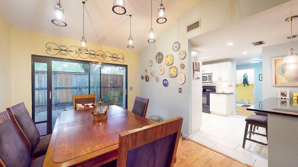 Image 17 of property listing at 4438 SUMMER OAK DRIVE, Tampa, FL 33618