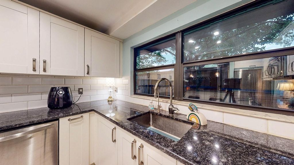 Image 19 of property listing at 4438 SUMMER OAK DRIVE, Tampa, FL 33618