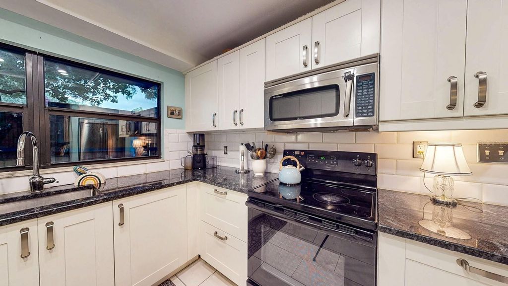 Image 21 of property listing at 4438 SUMMER OAK DRIVE, Tampa, FL 33618