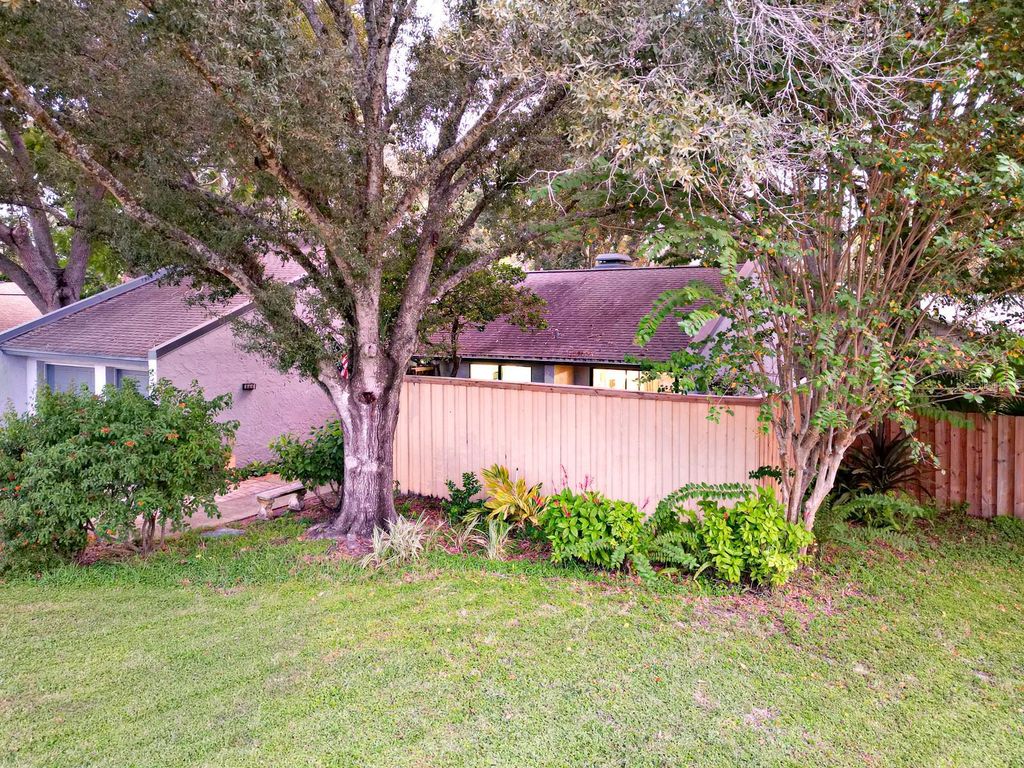 Image 4 of property listing at 4438 SUMMER OAK DRIVE, Tampa, FL 33618