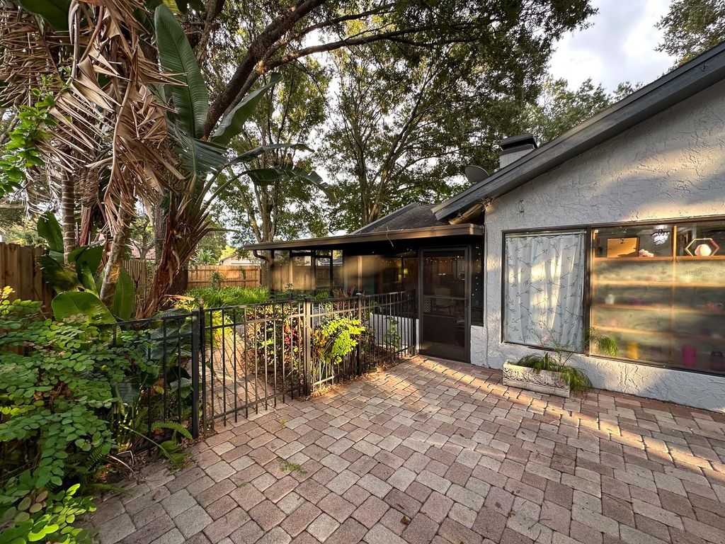 Image 35 of property listing at 4438 SUMMER OAK DRIVE, Tampa, FL 33618