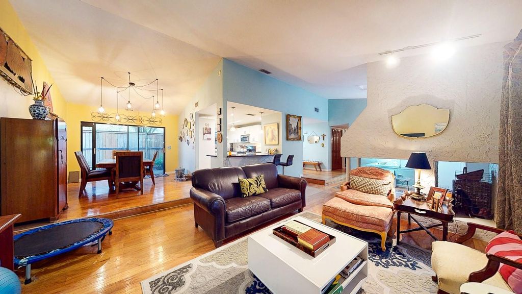 Image 10 of property listing at 4438 SUMMER OAK DRIVE, Tampa, FL 33618