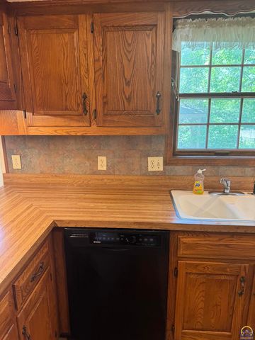 7045 SE 61st St, Tecumseh, KS 66542