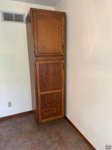 7045 SE 61st St, Tecumseh, KS 66542