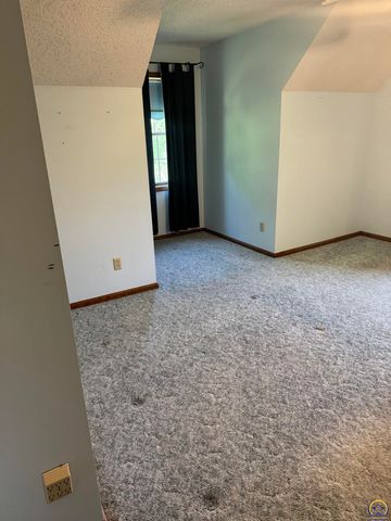 7045 SE 61st St, Tecumseh, KS 66542
