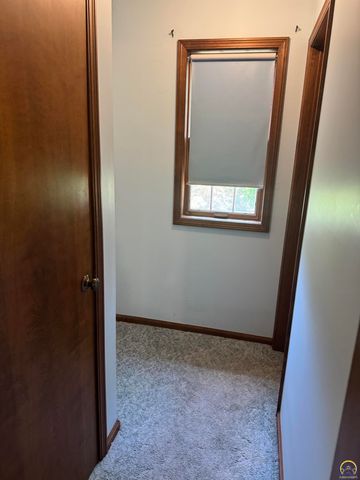 7045 SE 61st St, Tecumseh, KS 66542