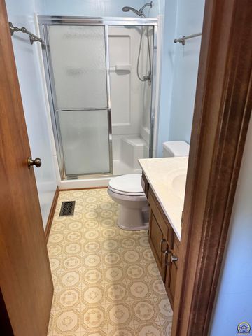7045 SE 61st St, Tecumseh, KS 66542
