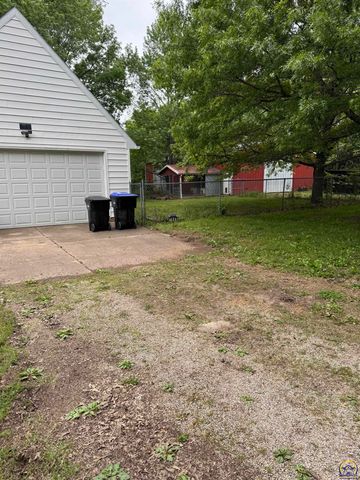 7045 SE 61st St, Tecumseh, KS 66542