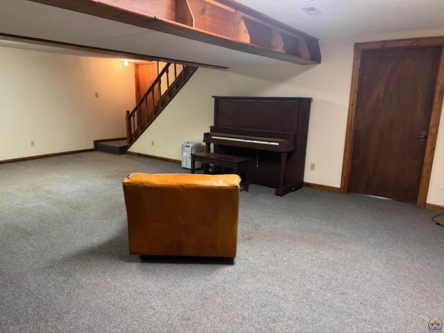7045 SE 61st St, Tecumseh, KS 66542