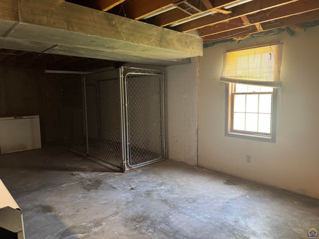 7045 SE 61st St, Tecumseh, KS 66542