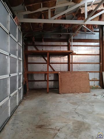 7045 SE 61st St, Tecumseh, KS 66542
