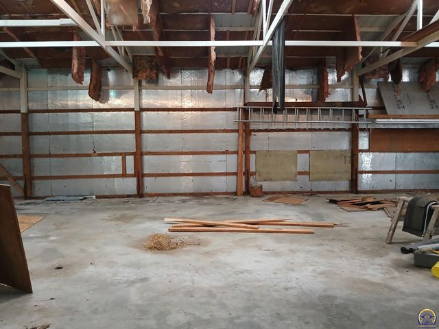 7045 SE 61st St, Tecumseh, KS 66542