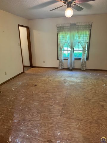7045 SE 61st St, Tecumseh, KS 66542