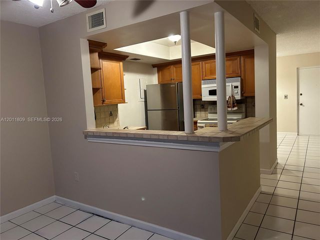 9411 SW 4th St 202, Miami, FL 33174