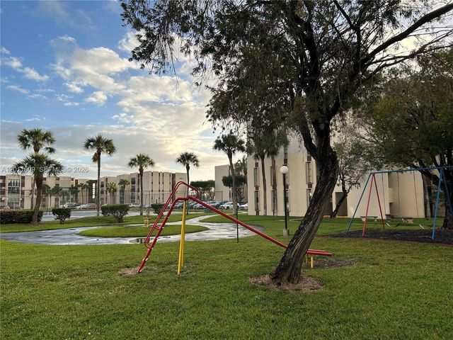 9411 SW 4th St 202, Miami, FL 33174