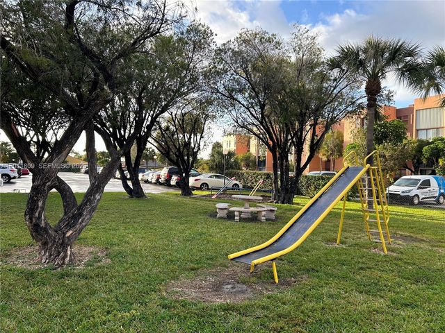 9411 SW 4th St 202, Miami, FL 33174