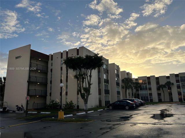 9411 SW 4th St 202, Miami, FL 33174