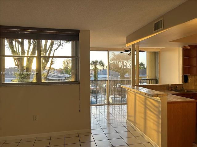 9411 SW 4th St 202, Miami, FL 33174