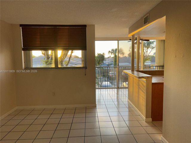 9411 SW 4th St 202, Miami, FL 33174