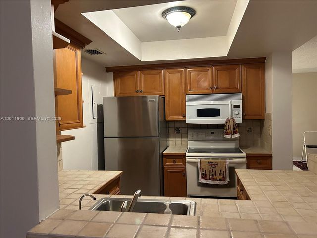 9411 SW 4th St 202, Miami, FL 33174