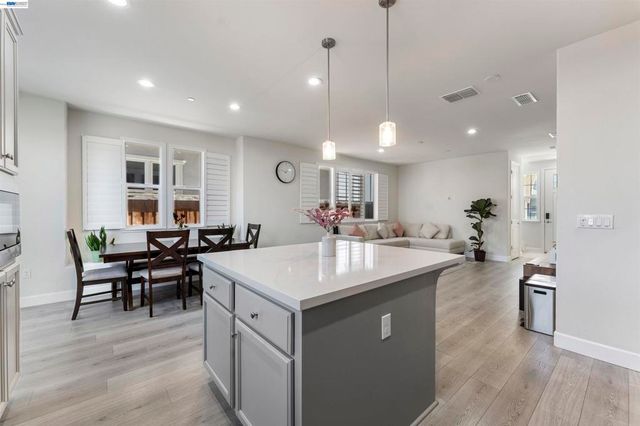 1631 Wonderland Way, Hayward, CA 94545