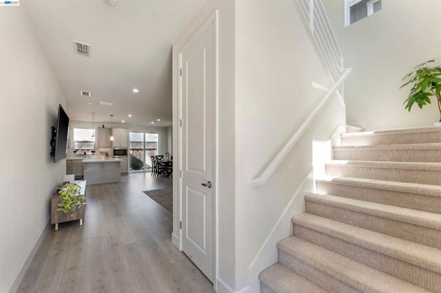 1631 Wonderland Way, Hayward, CA 94545