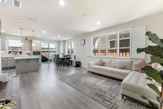 1631 Wonderland Way, Hayward, CA 94545