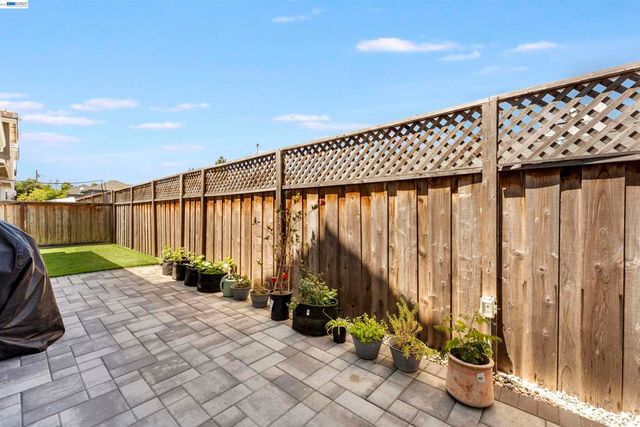 1631 Wonderland Way, Hayward, CA 94545