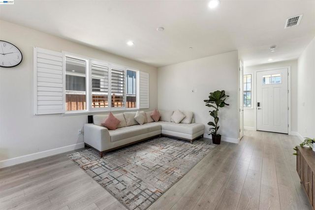 1631 Wonderland Way, Hayward, CA 94545