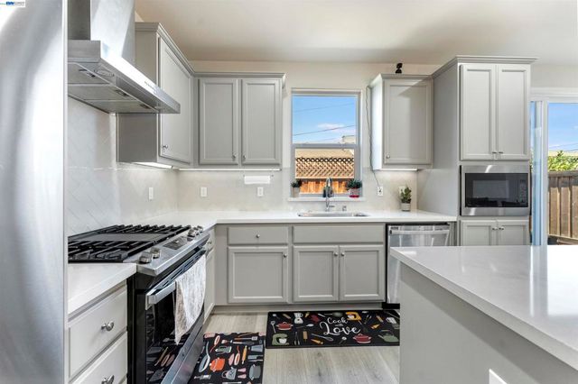 1631 Wonderland Way, Hayward, CA 94545
