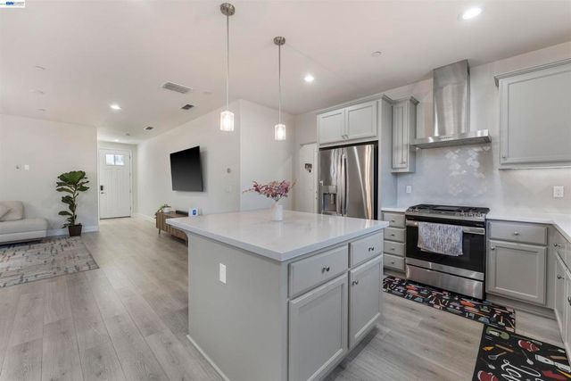 1631 Wonderland Way, Hayward, CA 94545