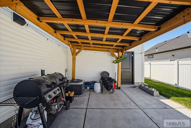 902 Jack Ln, Idaho Falls, ID 83402