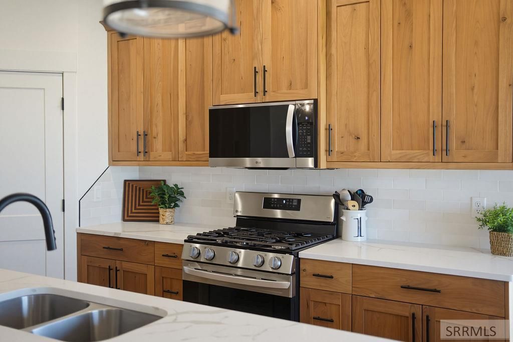 Image 13 of property listing at 902 Jack Ln, Idaho Falls, ID 83402