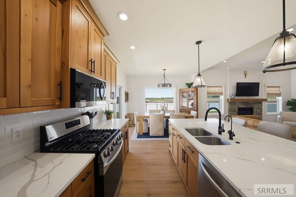 Image 14 of property listing at 902 Jack Ln, Idaho Falls, ID 83402