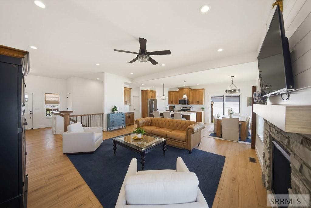 Image 5 of property listing at 902 Jack Ln, Idaho Falls, ID 83402