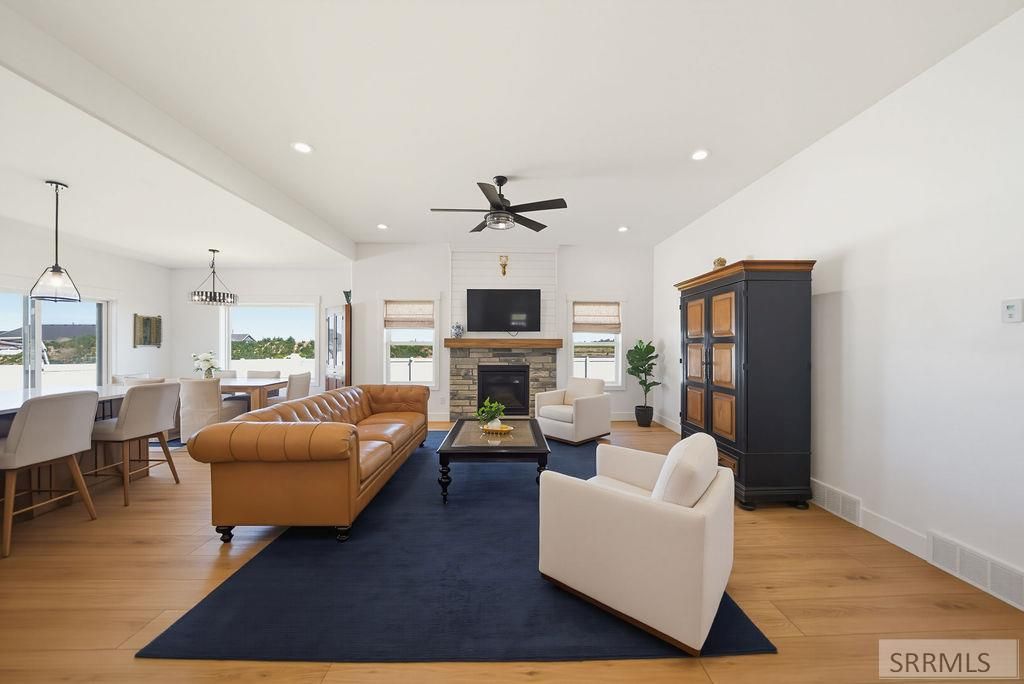 Image 6 of property listing at 902 Jack Ln, Idaho Falls, ID 83402