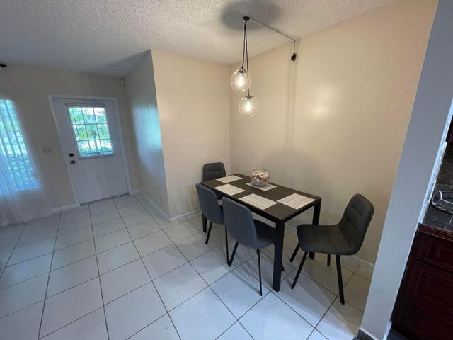 4988 Sable Pine Circle D1, West Palm Beach, FL 33417