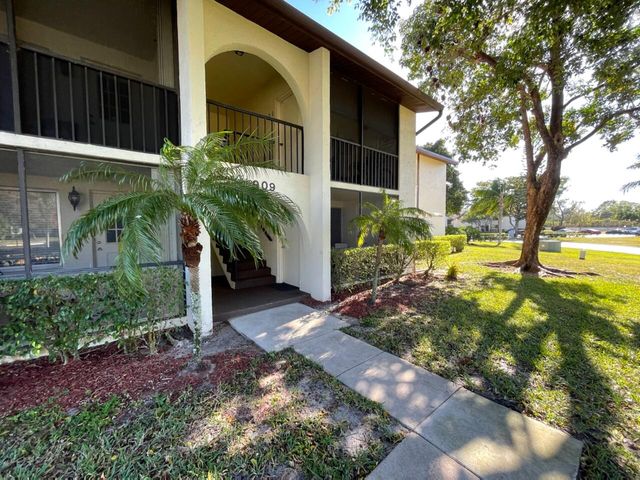 4988 Sable Pine Circle D1, West Palm Beach, FL 33417