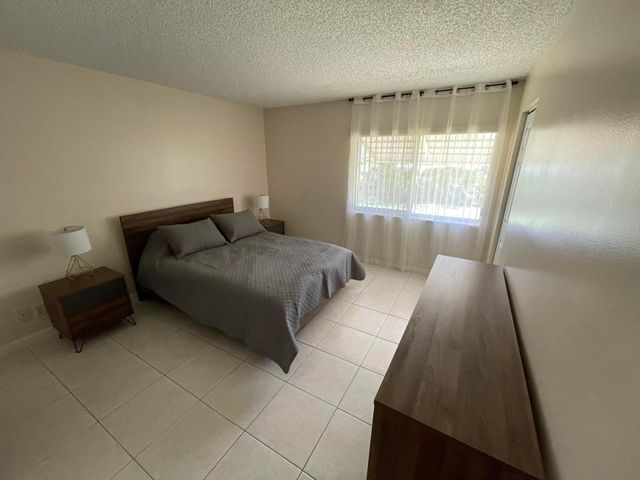 4988 Sable Pine Circle D1, West Palm Beach, FL 33417