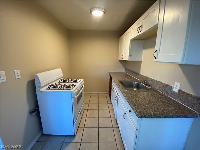 230 BOSTON Avenue 3, Las Vegas, NV 89102