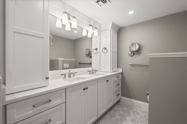 197 8th St 307, Boston, MA 02129