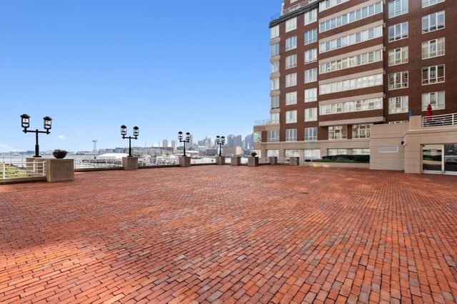 197 8th St 307, Boston, MA 02129