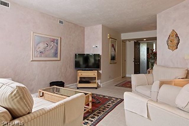 26930 Wedgewood DR 202, Bonita Springs, FL 34134