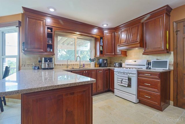 2113 Beech Cove, Ohio Twp, OH 45157