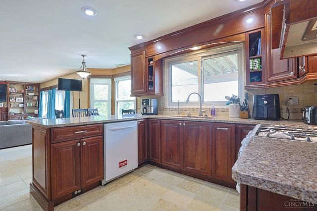 2113 Beech Cove, Ohio Twp, OH 45157